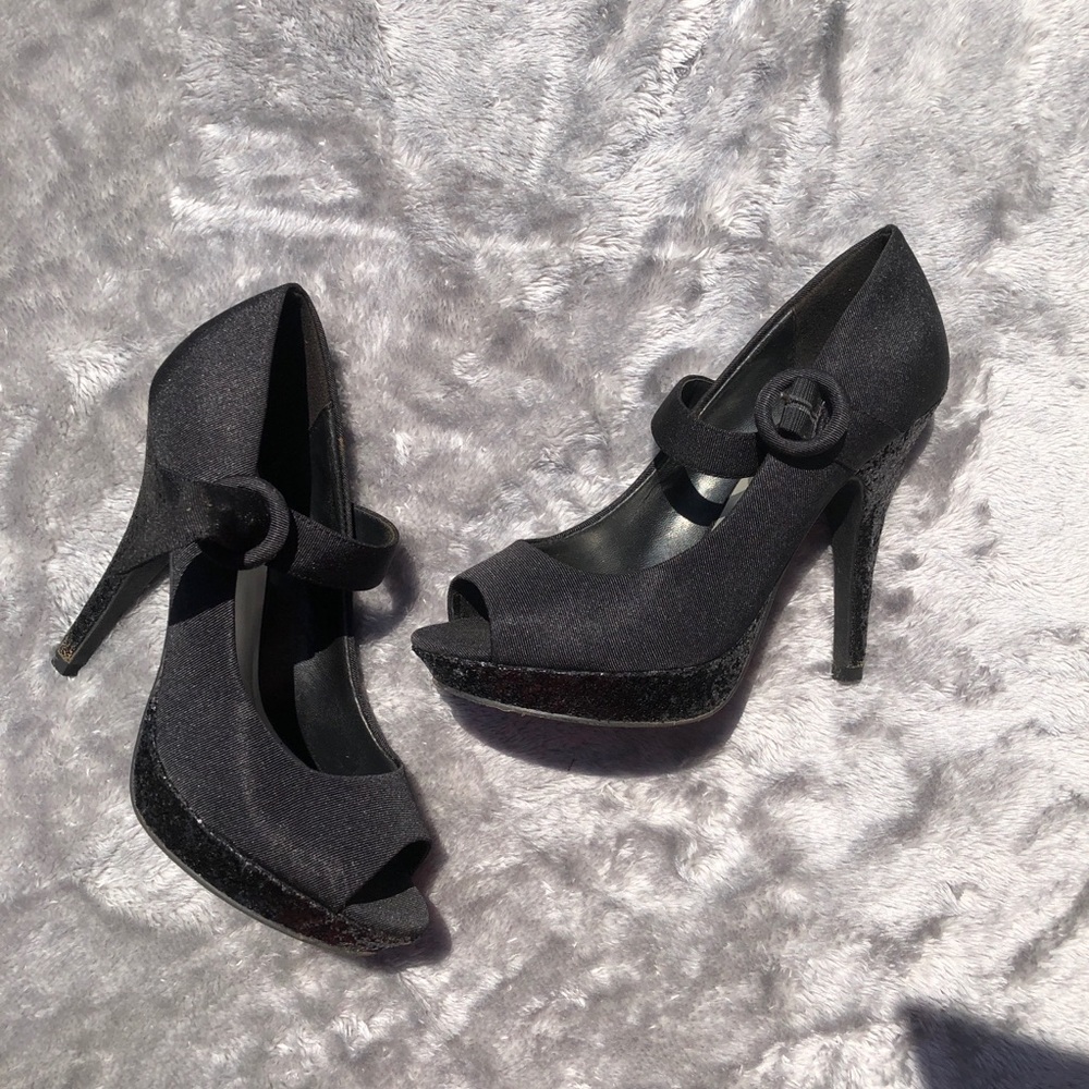 Black with sparkle heel